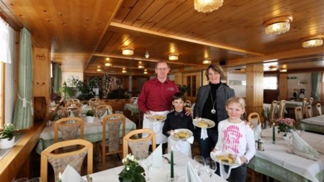 Hotel Edelweiss Blatten Loetschental Servicios foto